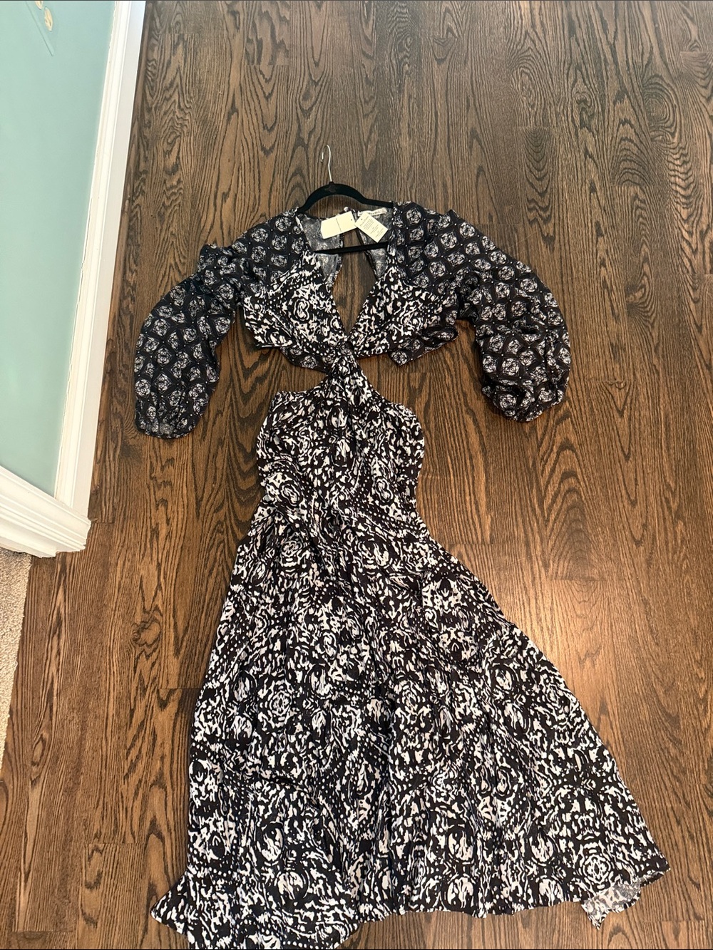 Abercrombie & Fitch Black and White Twist-Cut Maxi Dress